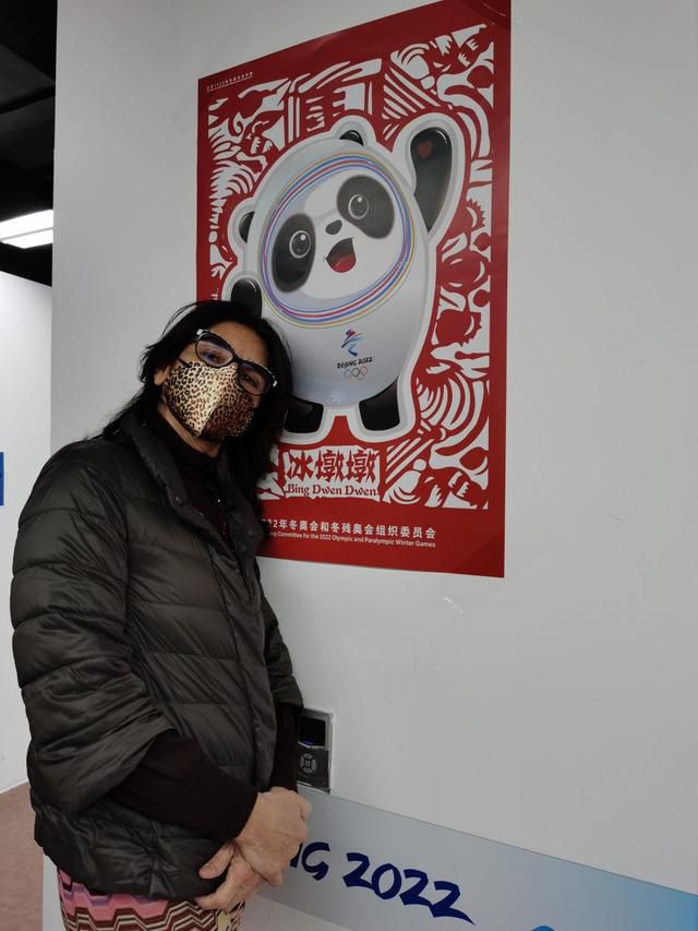 额头哪有这么大地方啊。